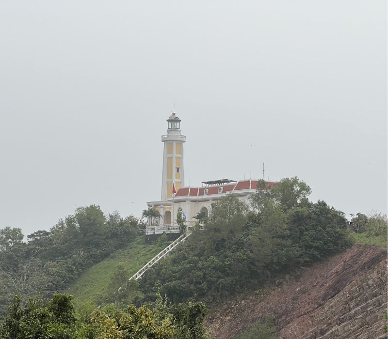 Discover the Sun-Kissed and Windy Vinh Thuc Island in Quang Ninh